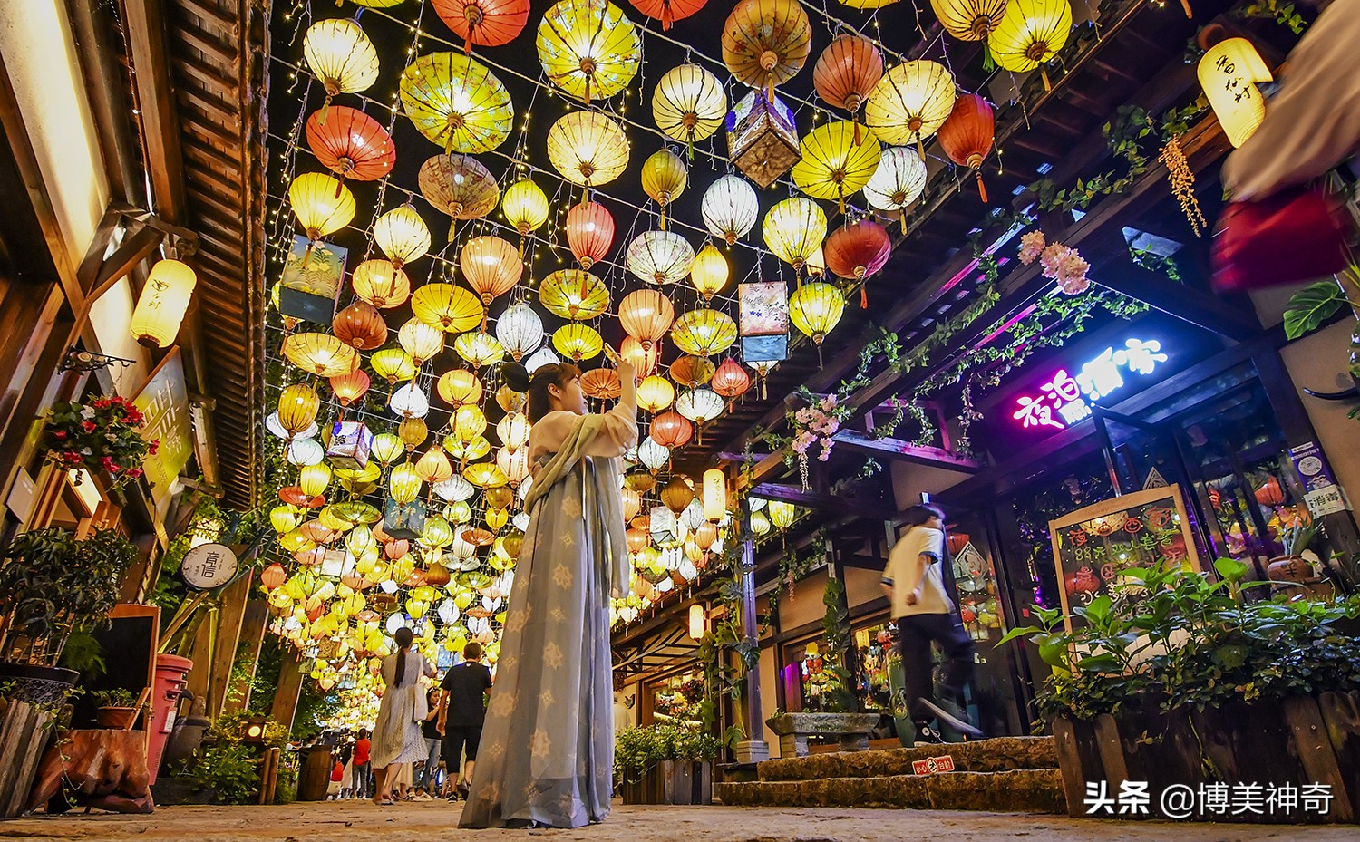 夜往葛仙村，瞧一瞧仙人的夜生活；晨登葛仙山，上一柱平安祝福香