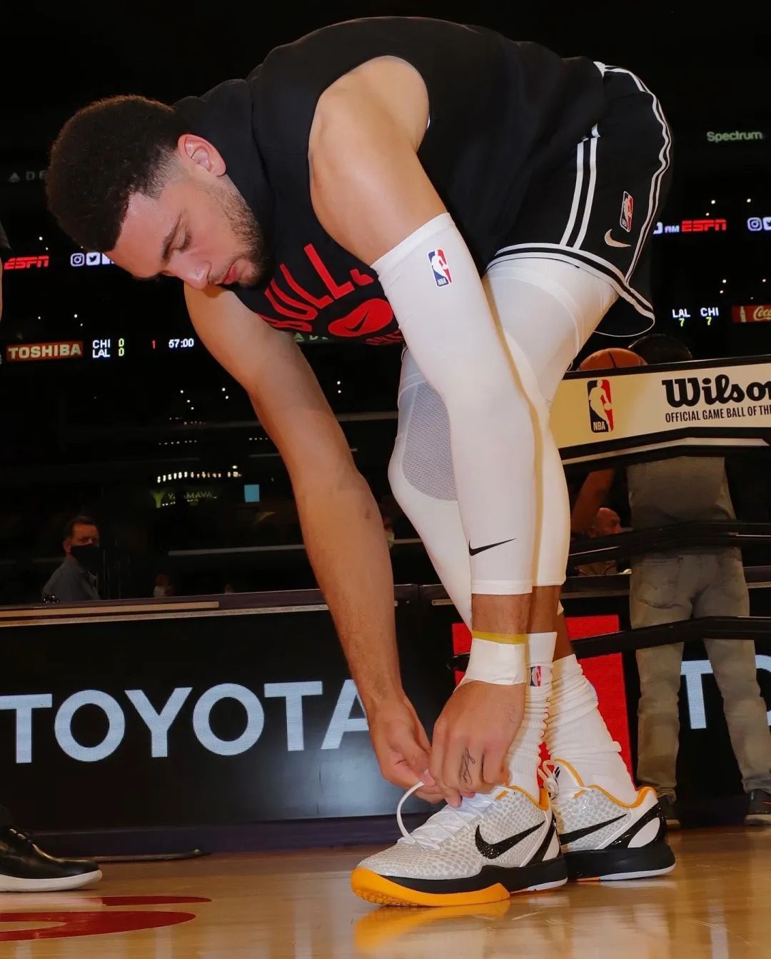 为什么nba鞋子下架了(喜旧厌新？为什么NBA都见不到耐克新款团队鞋了)