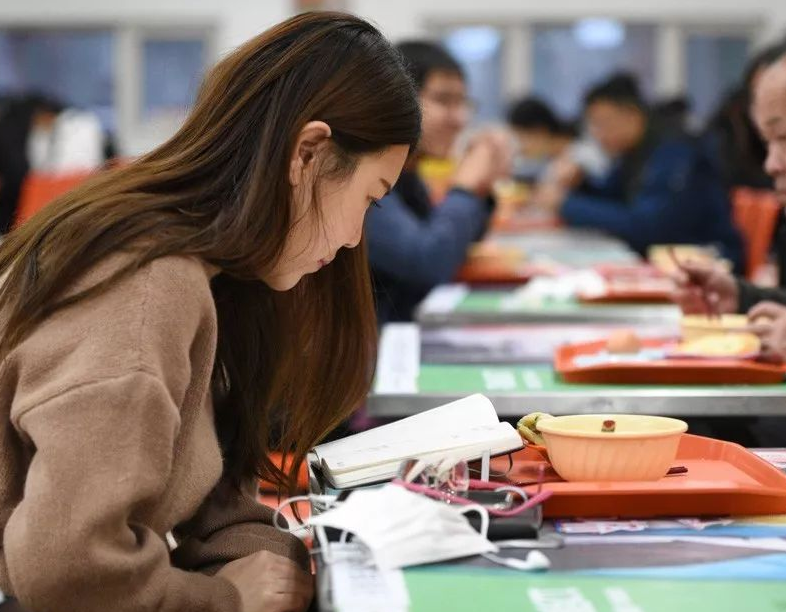 考研难度很大的几个专业，不仅人多分数线还高，你报考的哪一个？