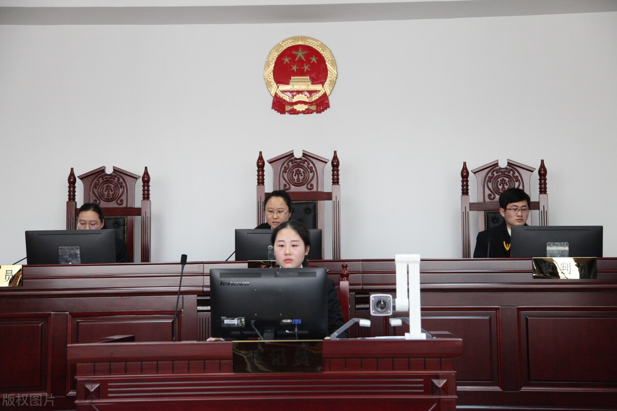 张家界一家六口起诉中国人寿索赔100万元：自己的车不算私家车？