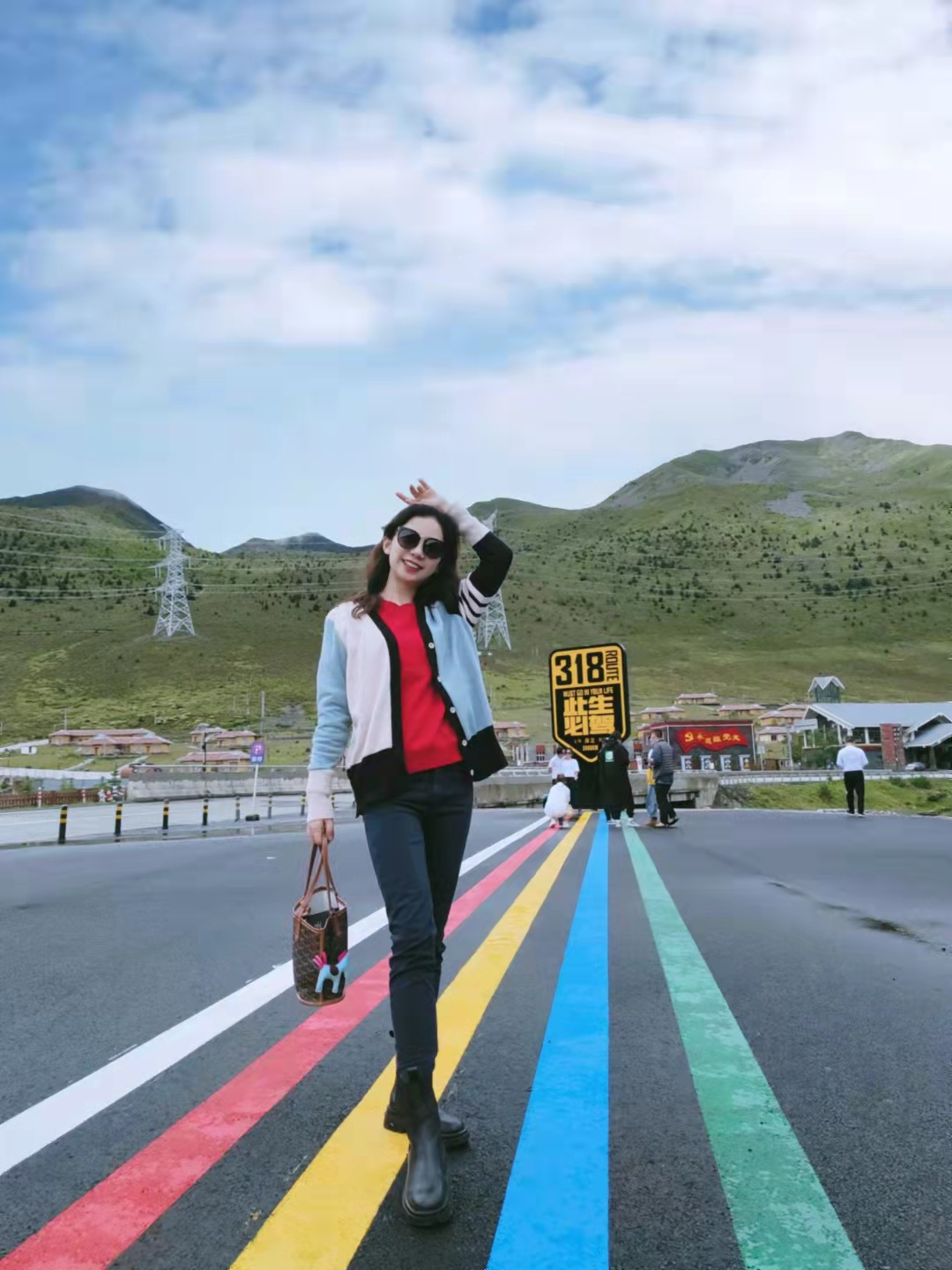 不选豪车选比亚迪？听听美女车主怎么说｜汉EV 车主说