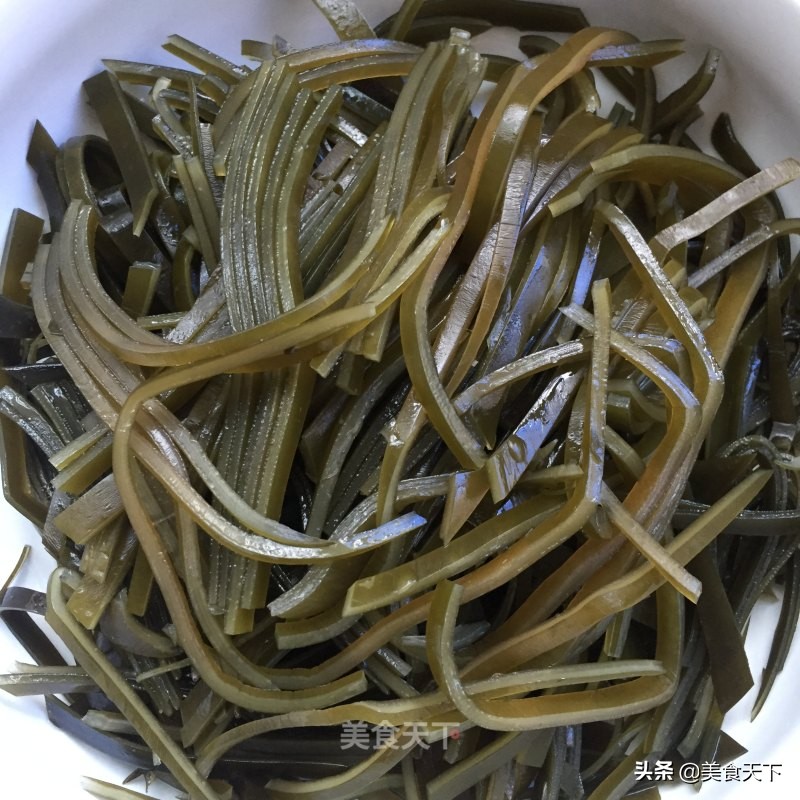 酸溜溜的味道，酸爽可口，开胃下饭，还帮油腻腻的肠胃减减负