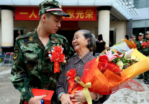 大学生参军入伍，服役2年后退伍能拿到多少补助？想参军要知道