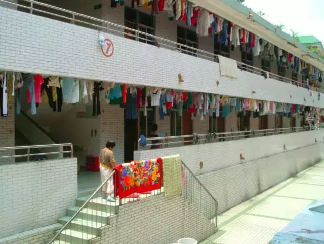 广东最坑爹vs最壕的大学宿舍！你们感受一下，这区别扎心了