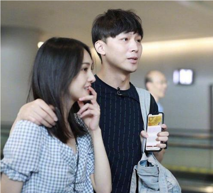 两个郑爽生命中的男人(郑爽生命中最重要的男人,不是男友和父亲,而是