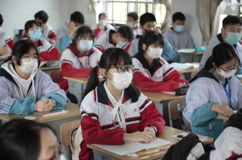 高三教室装空调，每人每天上交3元使用费，引发争议：这合理吗