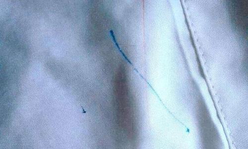 衣服画了水彩笔，肥皂洗衣液不管用，用这几种方法，泡一泡就干净