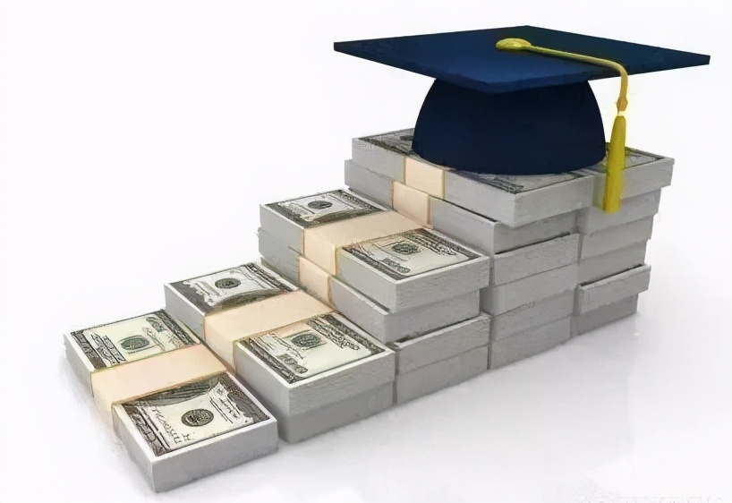 大学学费“收费标准”，这类专业学费“1万+”，报考时需注意