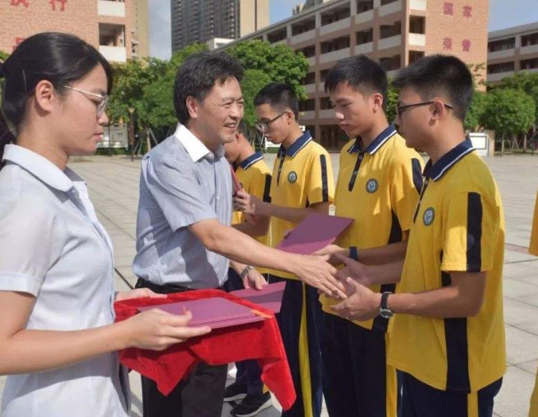 考生被北京大学录取，家长发朋友圈报喜，等来的不是祝贺而是心寒