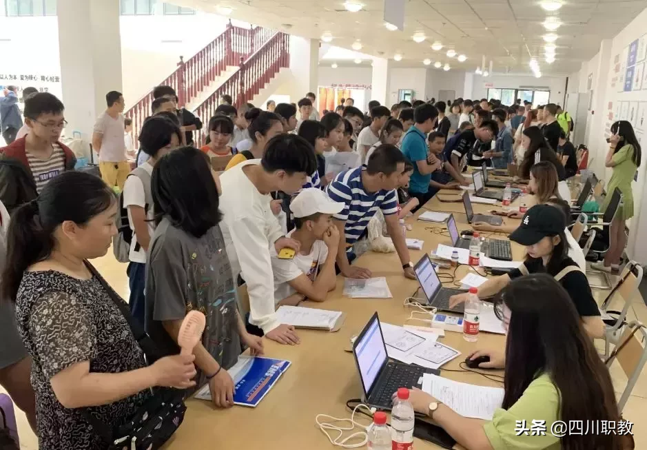 四川省志翔职业技术学校2019级新生第一批次报到工作顺利完成