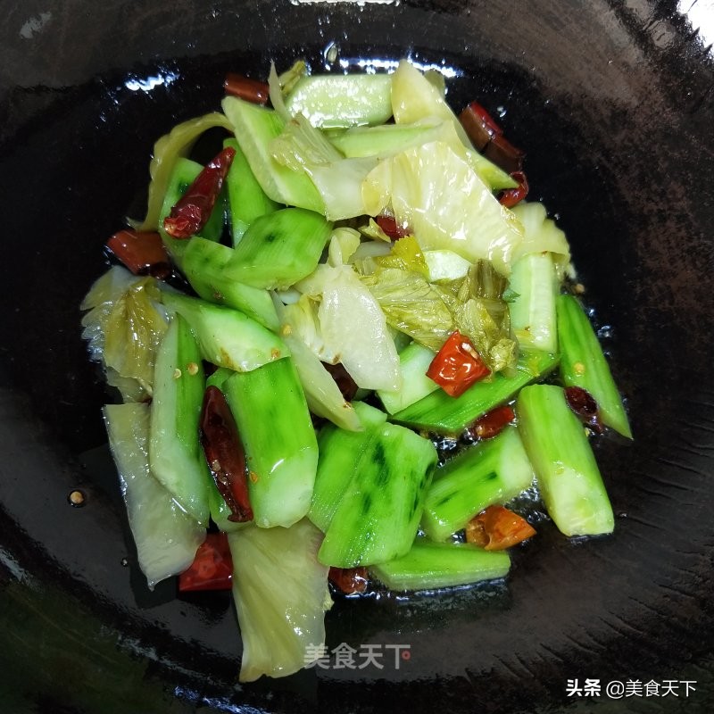 酸溜溜的味道，酸爽可口，开胃下饭，还帮油腻腻的肠胃减减负