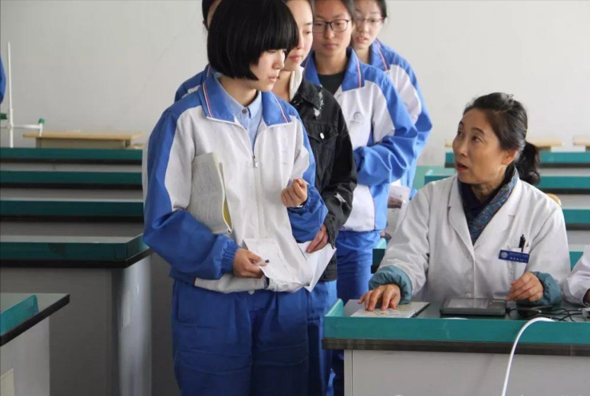 高三学生再翻车，体检医生很无奈，高考体检需要“一丝不挂”？