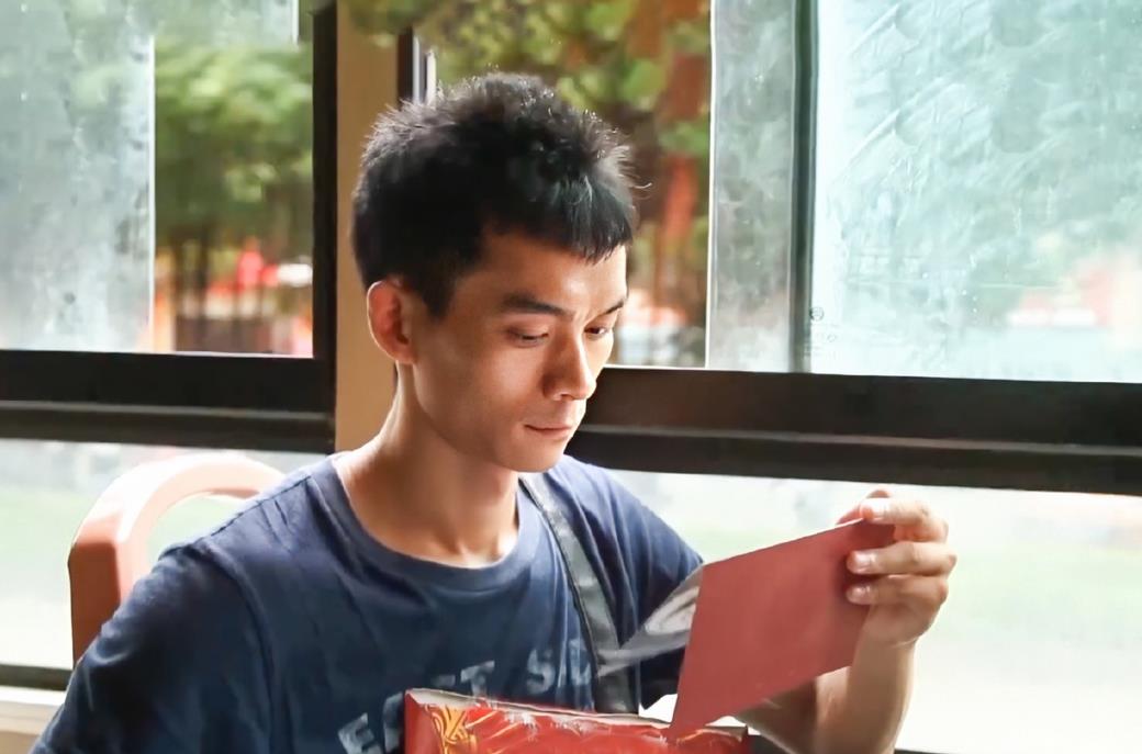 广西考生唐尚珺，今年第13次高考，考了多少分？被哪所大学录取了