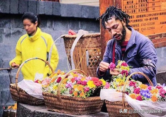 为什么nba不贴膜(当NBA球星摆摊是啥样？KD贴膜库里蹦爆米花，哈登这造型太形象了)