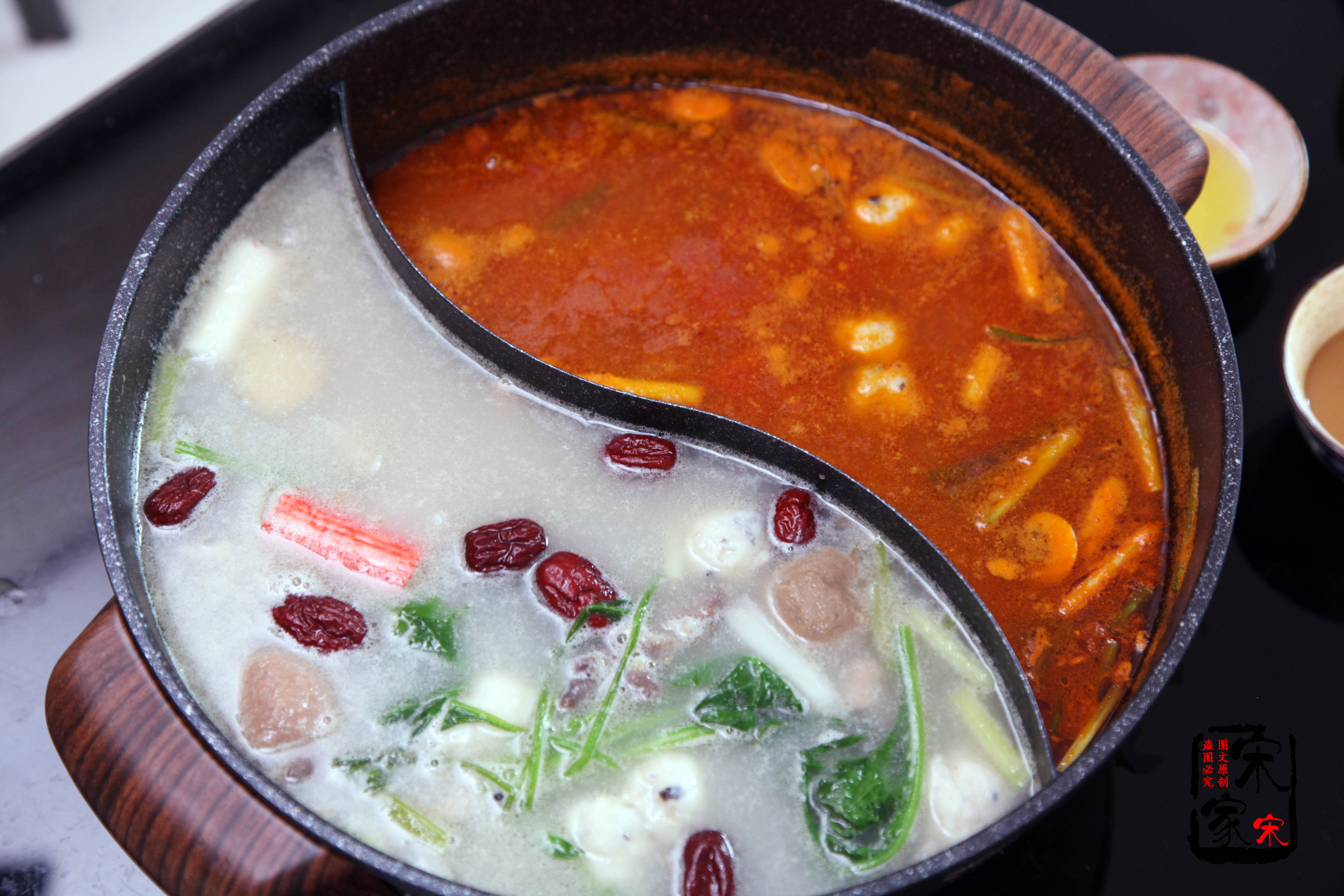 准备8道菜招待闺蜜吃火锅,闺蜜:吃什么无所谓,我要学这2个锅底