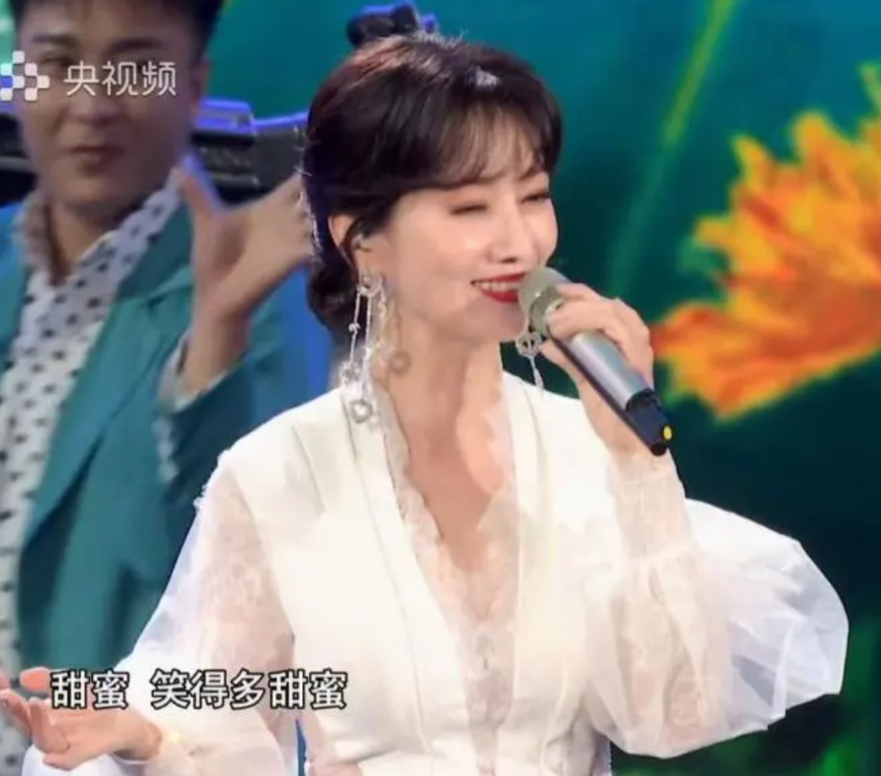 黄家4个男人迷上她，国民级女神赵雅芝的不老秘诀