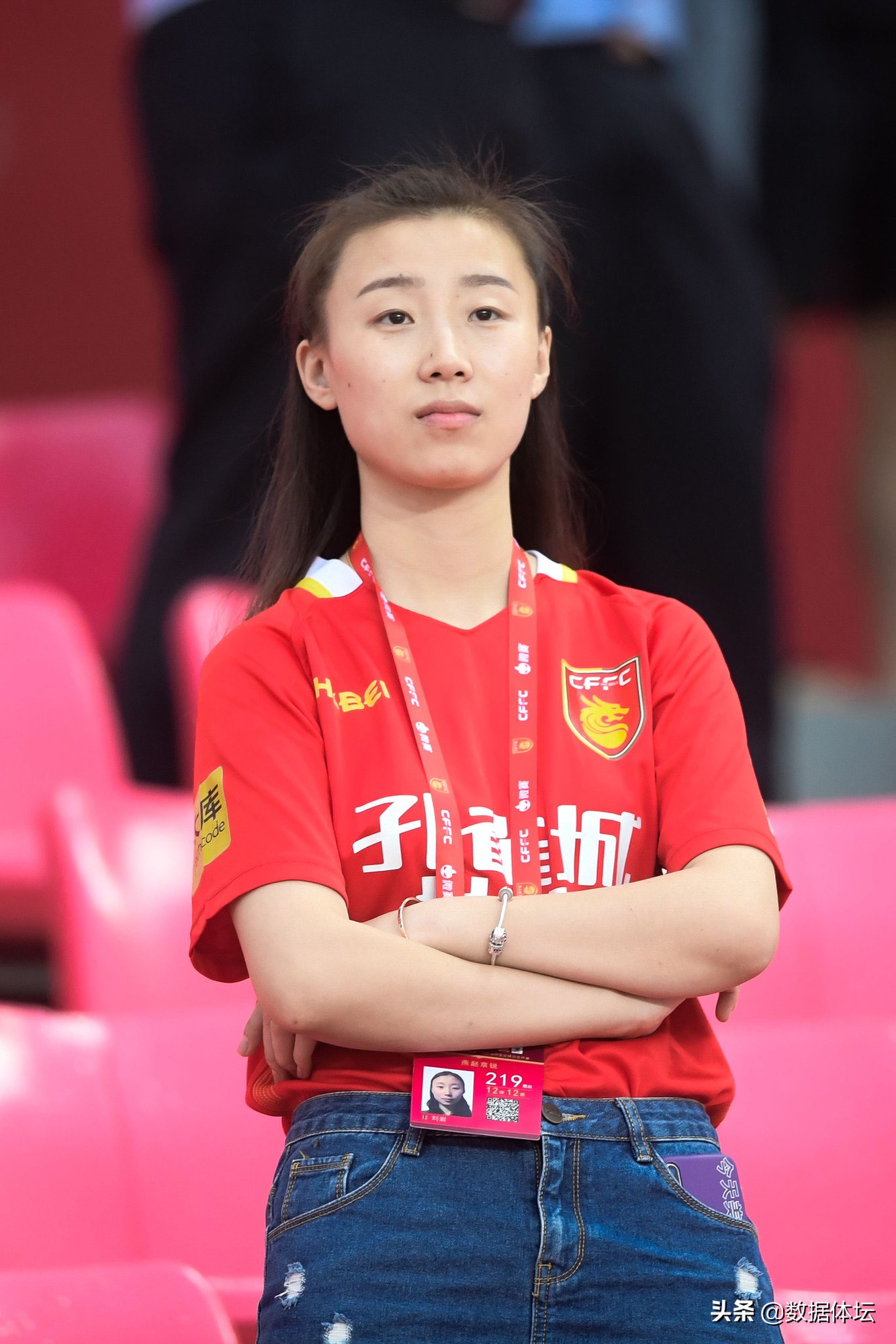 足球美女球迷(谁是那颗最亮的星——中超美女球迷盘点(上))
