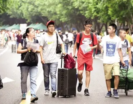 金融类专业学哪个好？毕业生就业有前景，这4个吃香的专业别错过