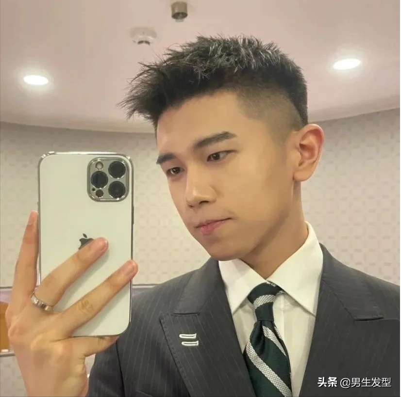 男生别乱剪"短发",留这3款露额发型,颜值更高更帅气