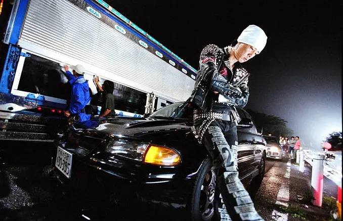 须藤京一在与拓海的比赛当中并没有出现翻车,因为漫画当中须藤京一是