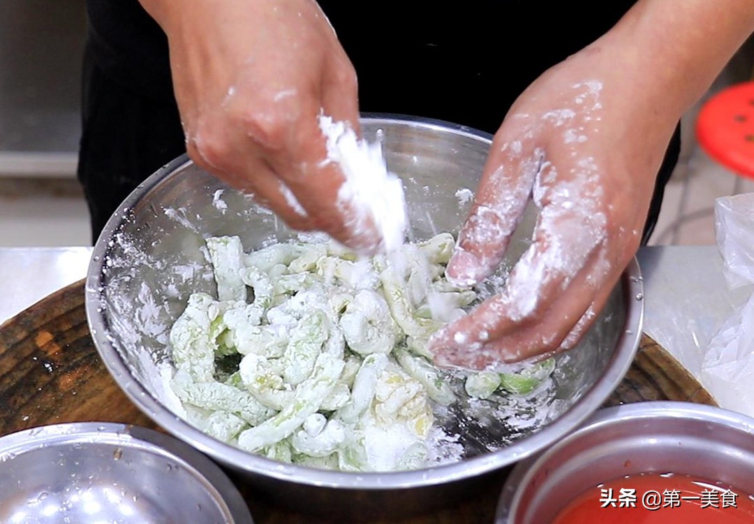 茄子怎么做好吃又下饭(茄子的5种素烧做法，一点肉都不放，却比大鱼大肉都香，特别下饭)