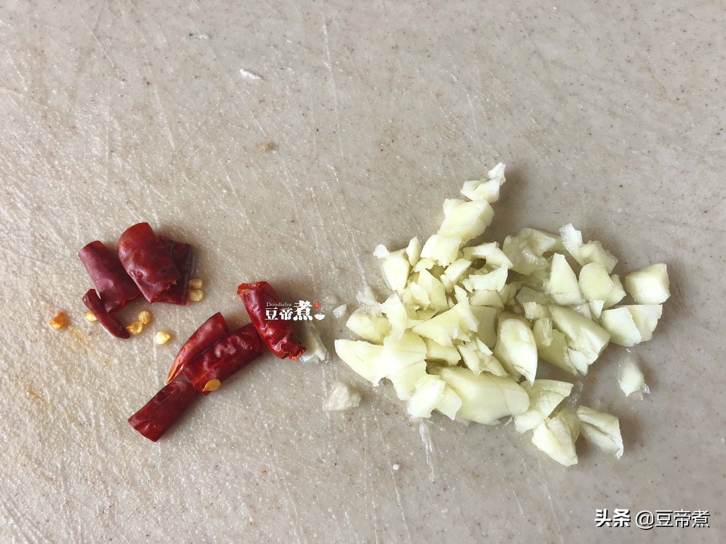 此菜便宜又好吃，经常吃能预防感冒，还壮阳补阴，东北老铁都知道
