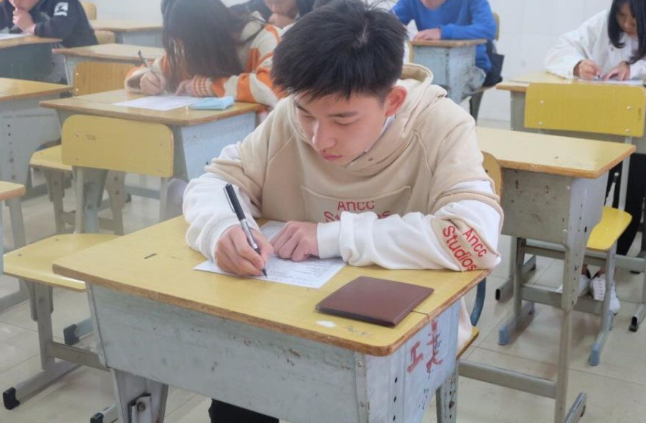 有专科批次招录资格几所985，不是各省市都有名额，考生要了解