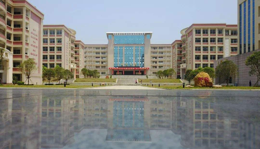 广西强烈推荐的四所高中，1所一本率超95%，另外3所也在90%左右