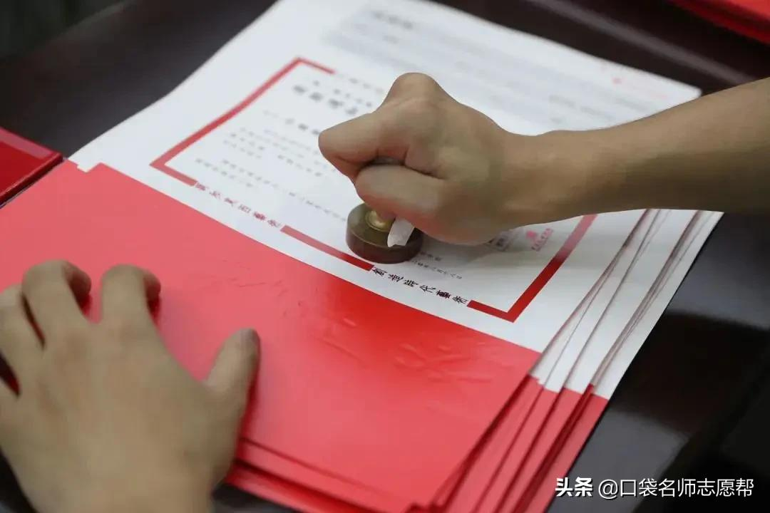 一篇文章教你如何辨别高考录取通知书真伪，每年都有不少人被骗