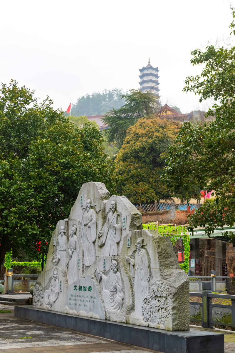 南昌哪里能晚上看足球比赛(烟雨三月湾里，尽享运动养生之旅)