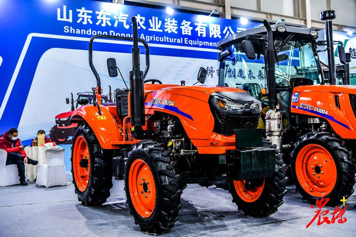 國際農(nóng)機展上的15款704拖拉機