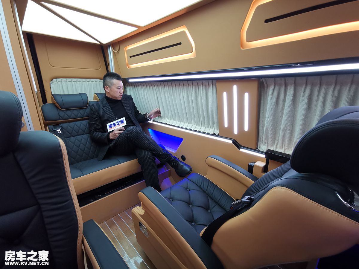 江铃福特逸途商旅车，一款可以睡觉的商务车