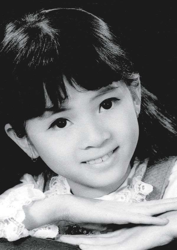 梅艳芳罕见照：从4岁到40岁，34张照片看尽“女人花”短暂的一生