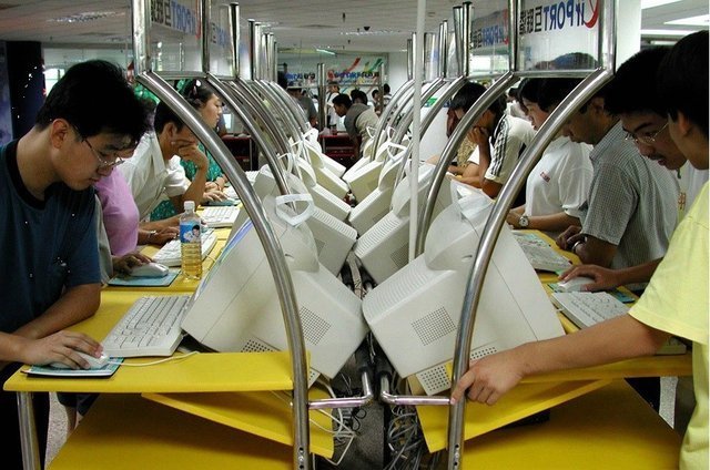 老照片回顾高考43年：哪一年最惊心动魄？