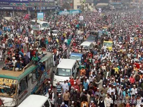 孟加拉国妓女村：每天接待3000人，女孩赎身后，很难走出村子