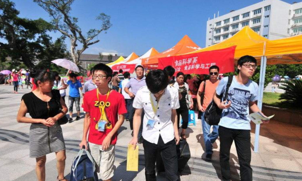 被考生抛弃的“大学”，招生时没人投档，学生：看校名就无感