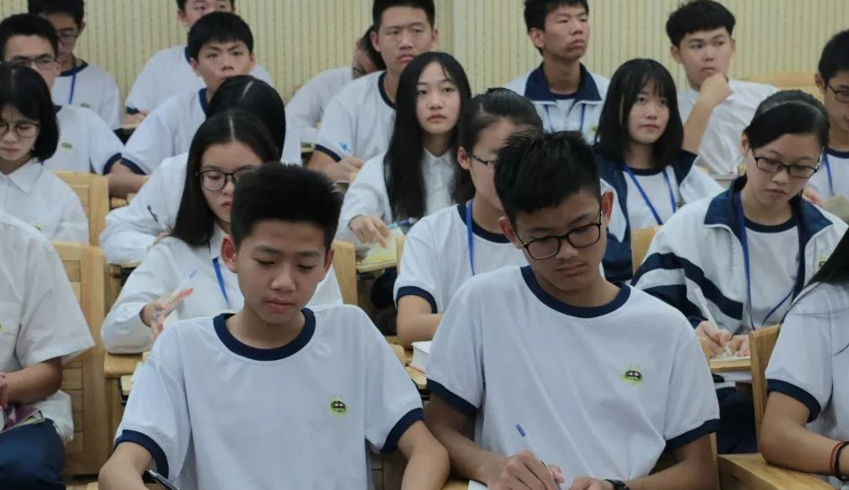 “百强中学”重新排名，衡水中学位居第二？榜首升学率达九成