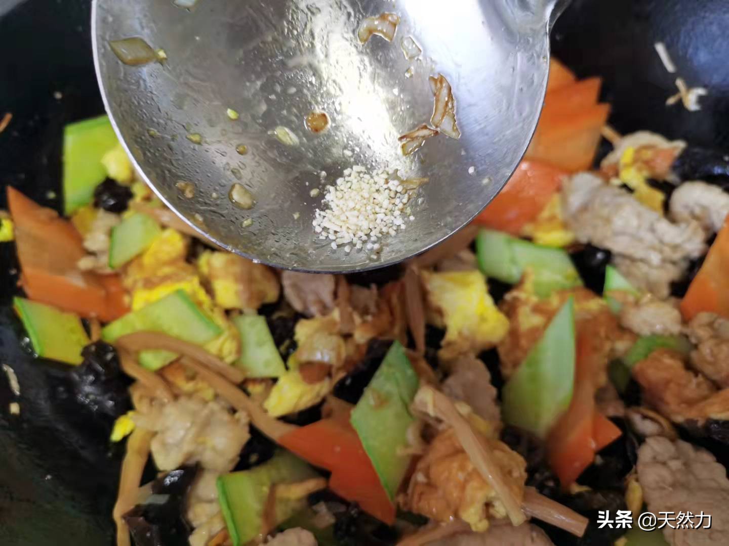 木须肉是传统的经典名菜，做法简单，步骤是关键，看一遍就能学会