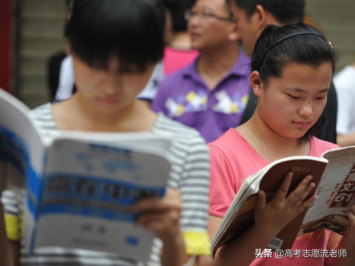 初中考不上高中，读“3+2”职高好还是上技校好？职高的路会更宽