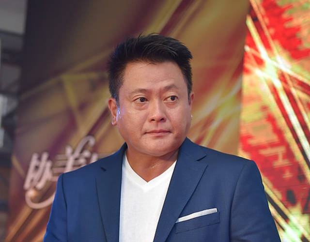 与滕丽名相爱9年，却劈腿小20岁大学生，任性妄为反被绿沦为笑柄