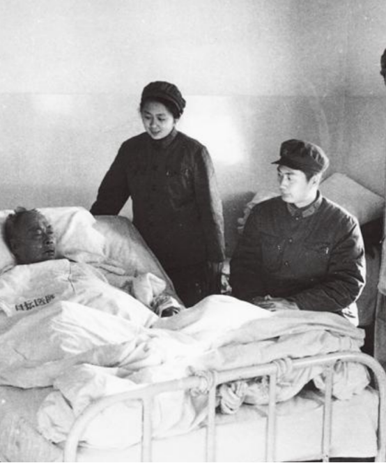 陈毅病逝，周恩来刘伯承痛哭流涕，毛主席最后一刻出现在追悼会上