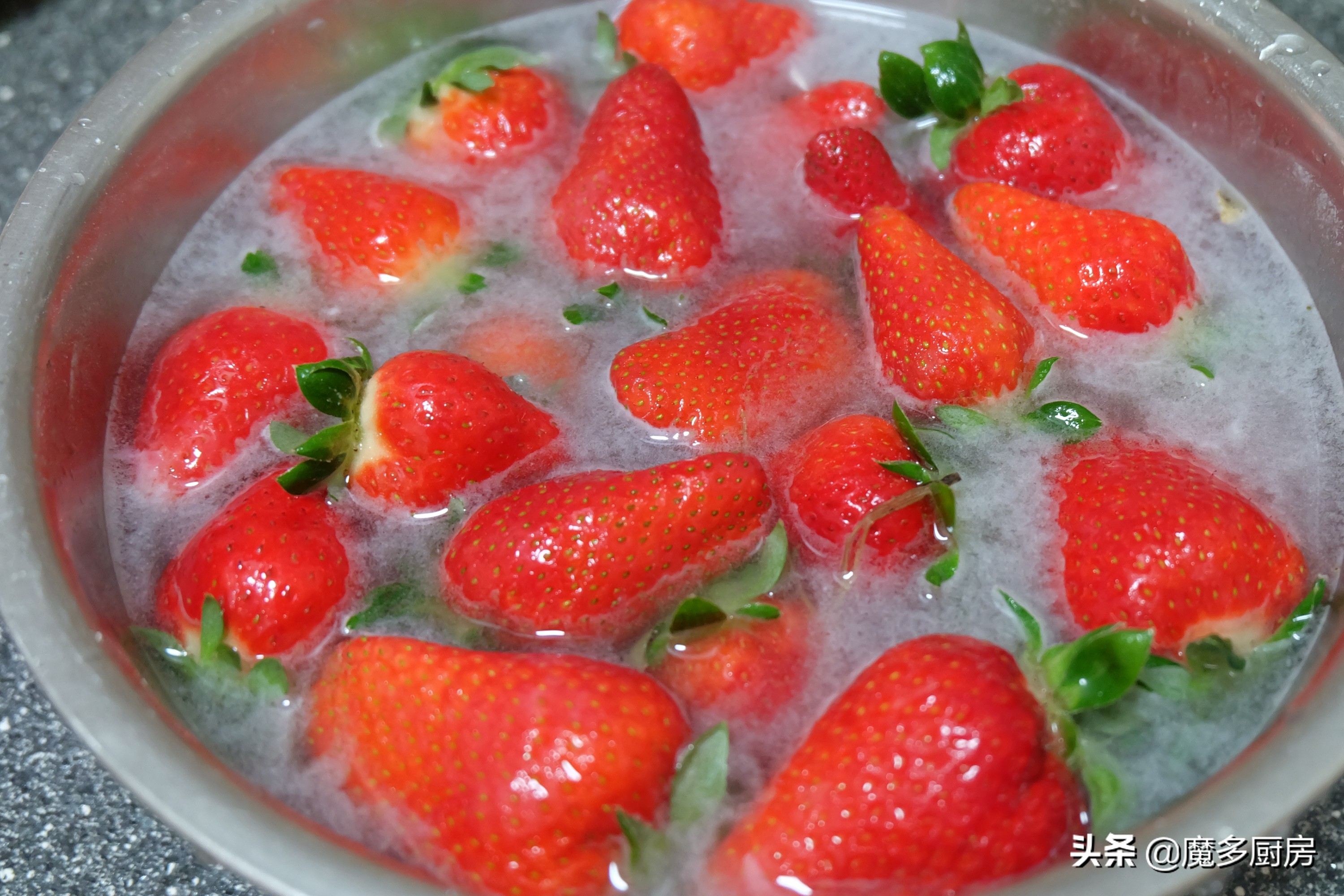 如何制作草莓酱美食大全，家庭自制草莓酱的做法窍门