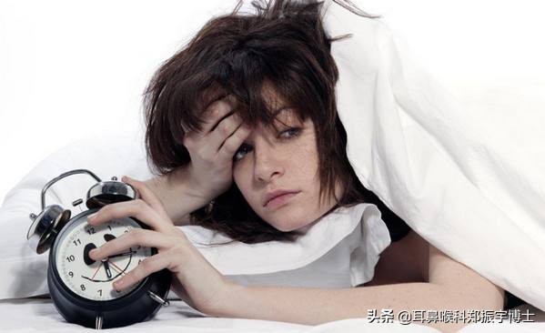 耳鸣久了会导致耳聋？医生四步教你缓解耳鸣，不再“嗡嗡”