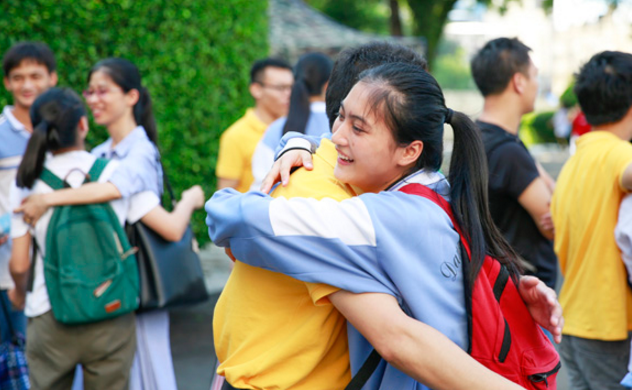 初中学生“同学录”火了，留言过于凡尔赛，最后结尾才是亮点