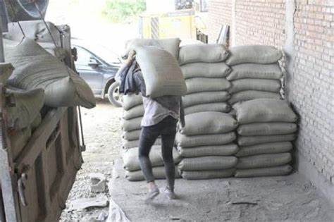 713分考入清华，为凑学费和母亲工地搬砖，开学典礼上被校长点名