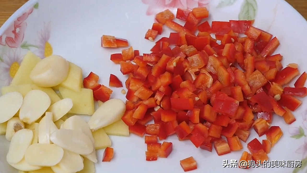 秋天要多吃鱼，教你懒人做法，用料简单味道香，上桌汤汁都不剩