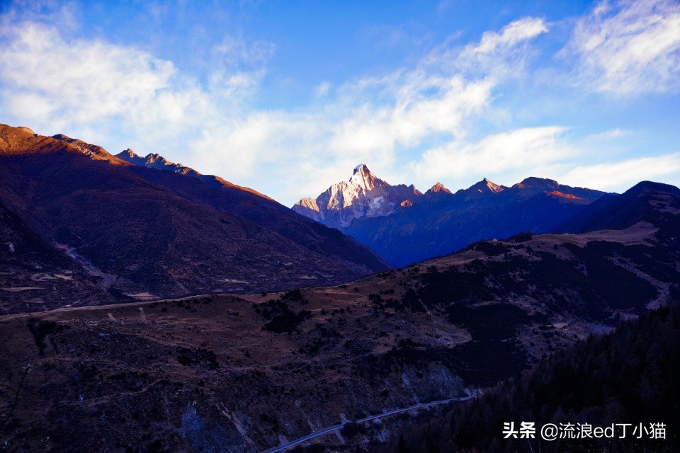 冬游四姑娘山，天天都看日落金山、冰瀑冰湖奇观，网友：人间值得