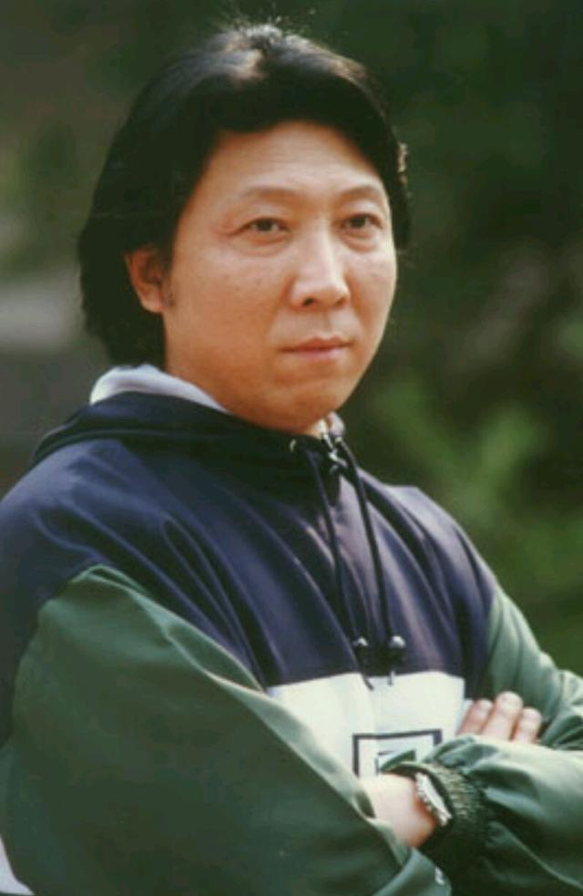 “爸爸专业户”韩童生：放弃铁饭碗当演员，与妻子恩爱多年很幸福