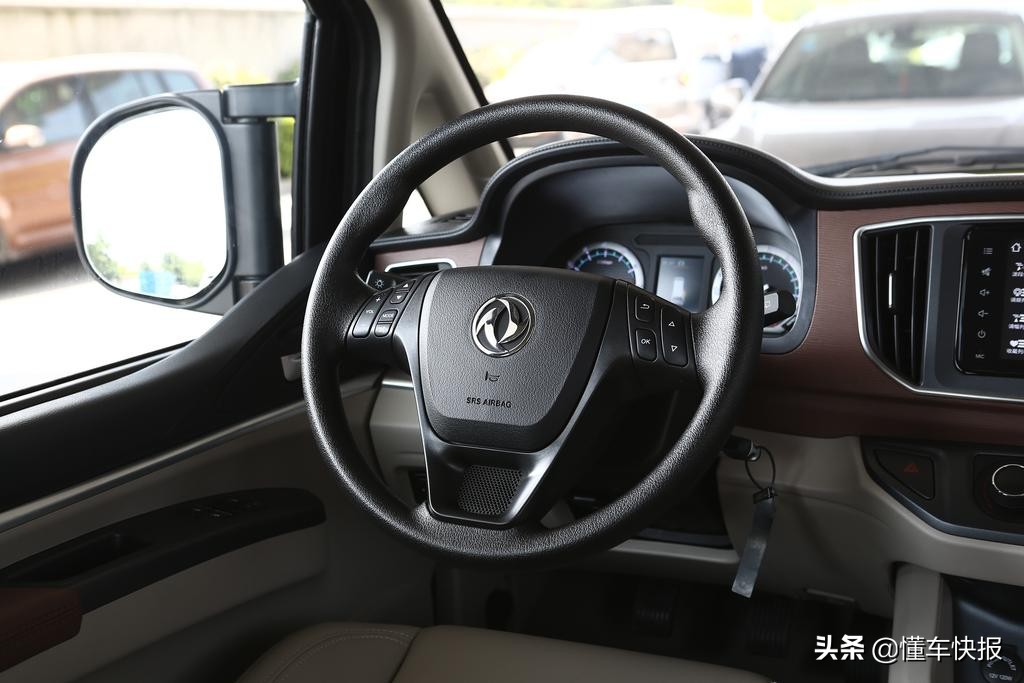 10万元的售价头等舱的享受 东风风行菱智M5车型解读