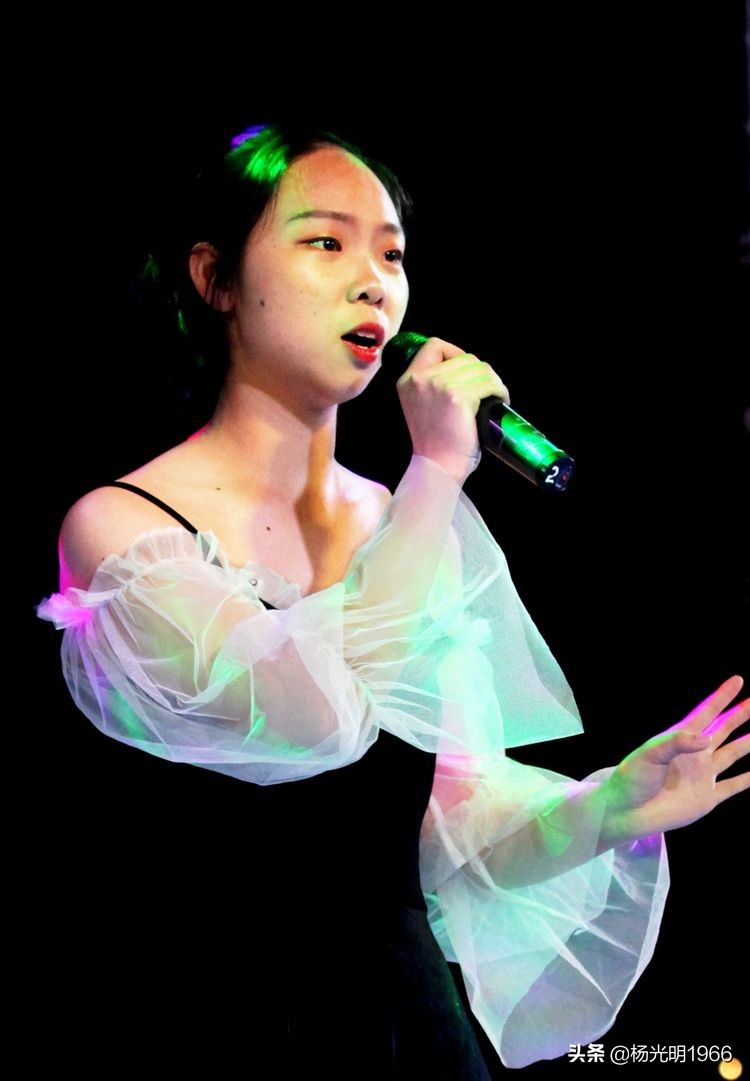 施秉一中：唱响青春   舞动人生